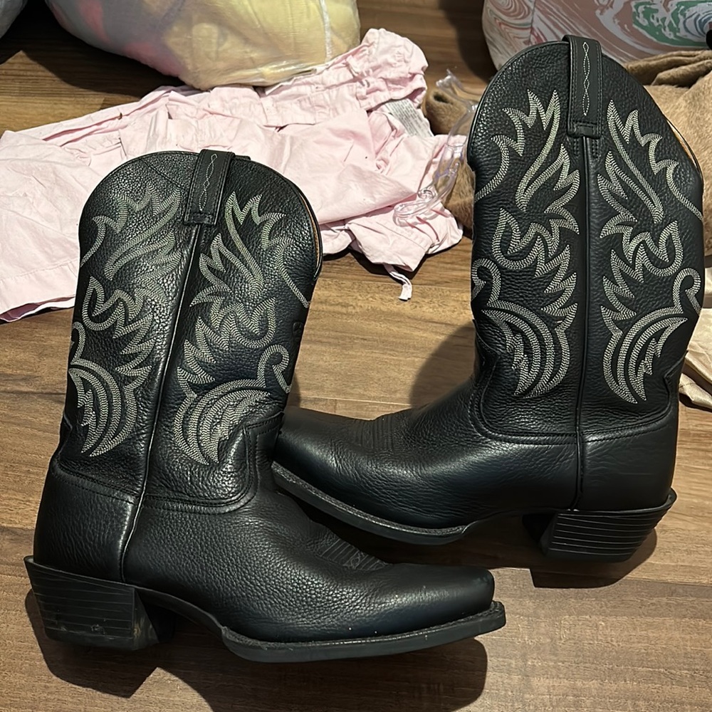 Black NWOT men’s 12 Ariat cowboy western boots